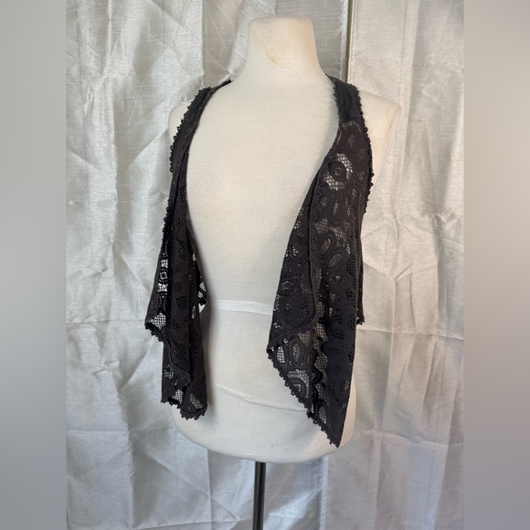 Lace Open-Front Vest - Picture 2 of 7